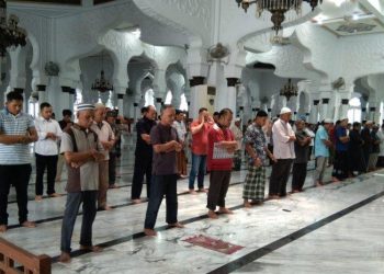 Shalat Berjamaah Ketika ada Wabah Corona