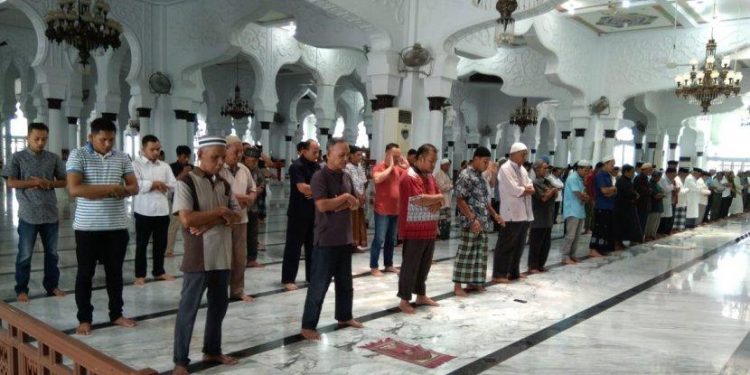 Shalat Berjamaah Ketika ada Wabah Corona