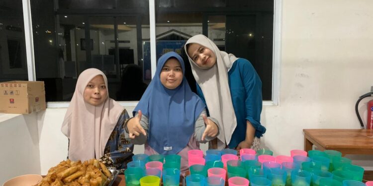 Tak Hanya Mengaji, Santri Fathimah Al-Amin Hadirkan 100 Porsi Takjil Setiap Malam Ramadhan