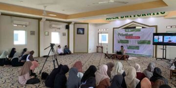 Dari Gerakan Menuju Kekhusyukan: 50 Peserta Ikuti Pelatihan Sholat Khusyuk Sesi Kedua di Fathimah Al-Amin