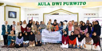 Dari Bandeng hingga Branding, Pengabdian Masyarakat FSM UNDIP Bekali 50 Santri Fathimah Al-Amin Skill Wirausaha